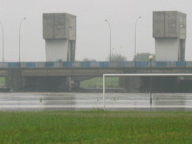 Boczne boisko za wałem - stan z godziny 12:00